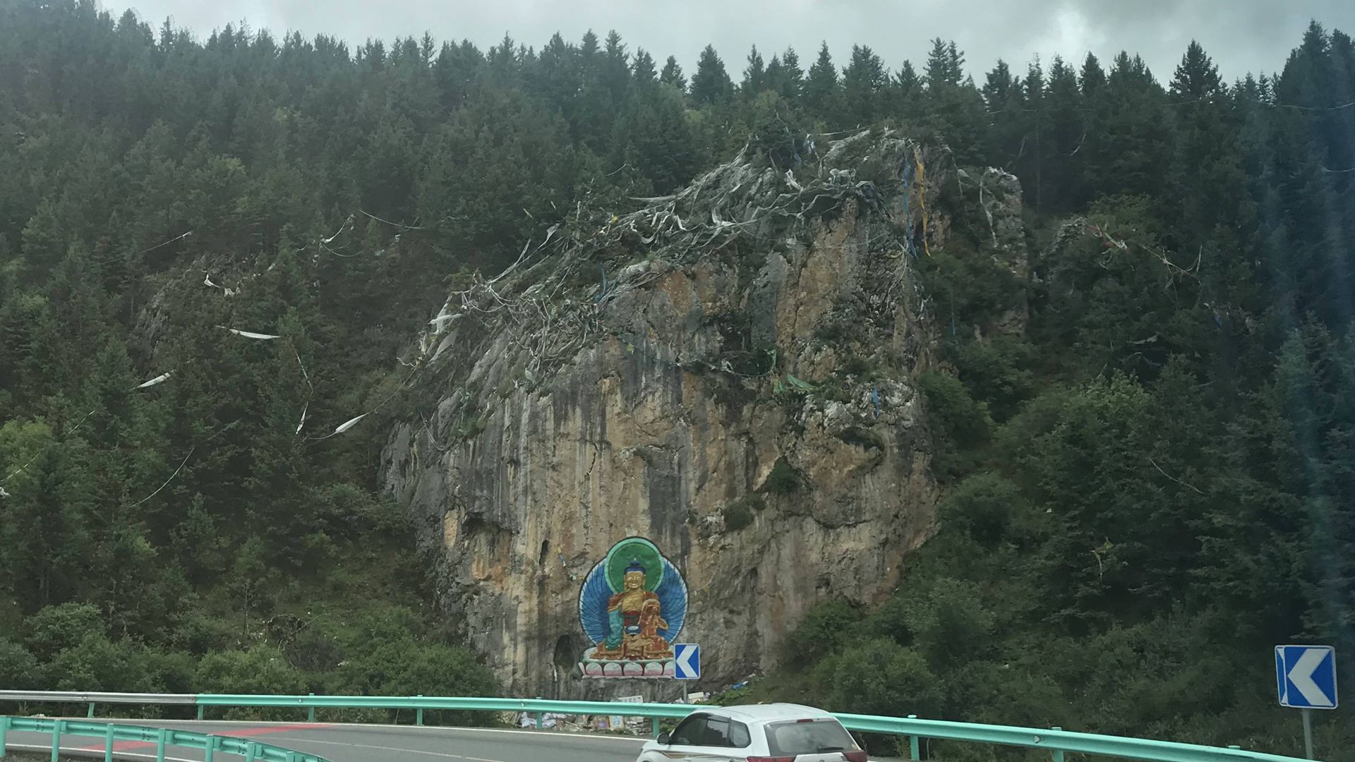 理亚公路山壁上的佛像