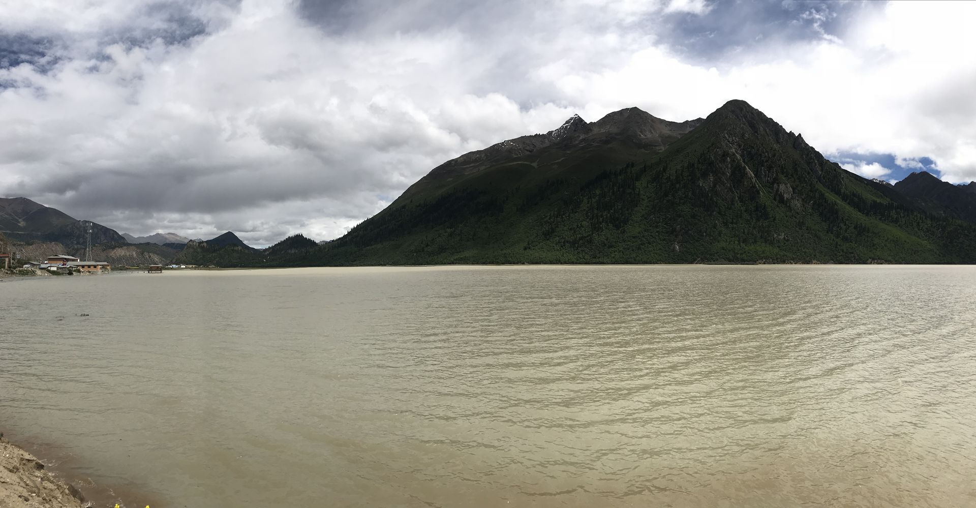 夏天的然乌湖
