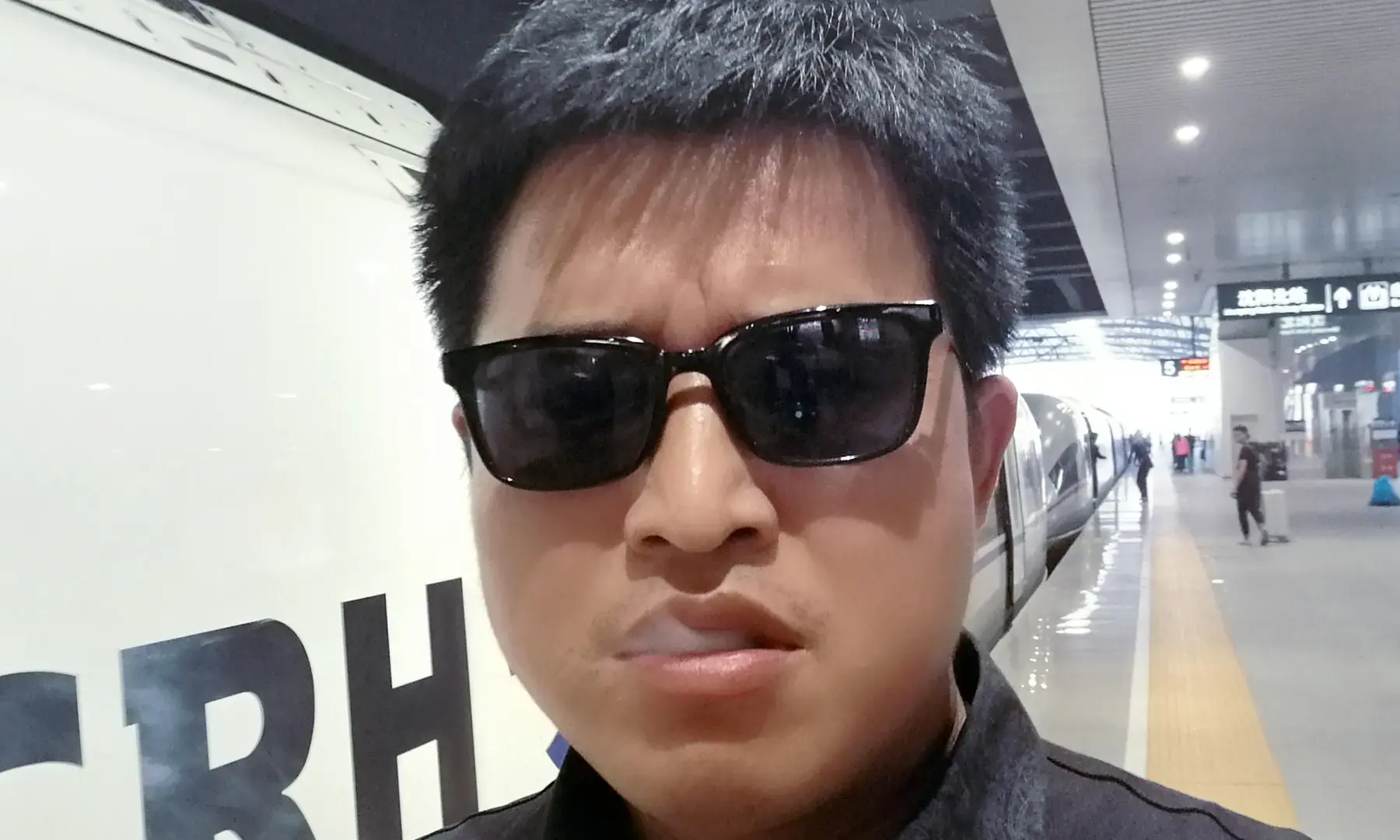 沈阳北站，下车拍照留念