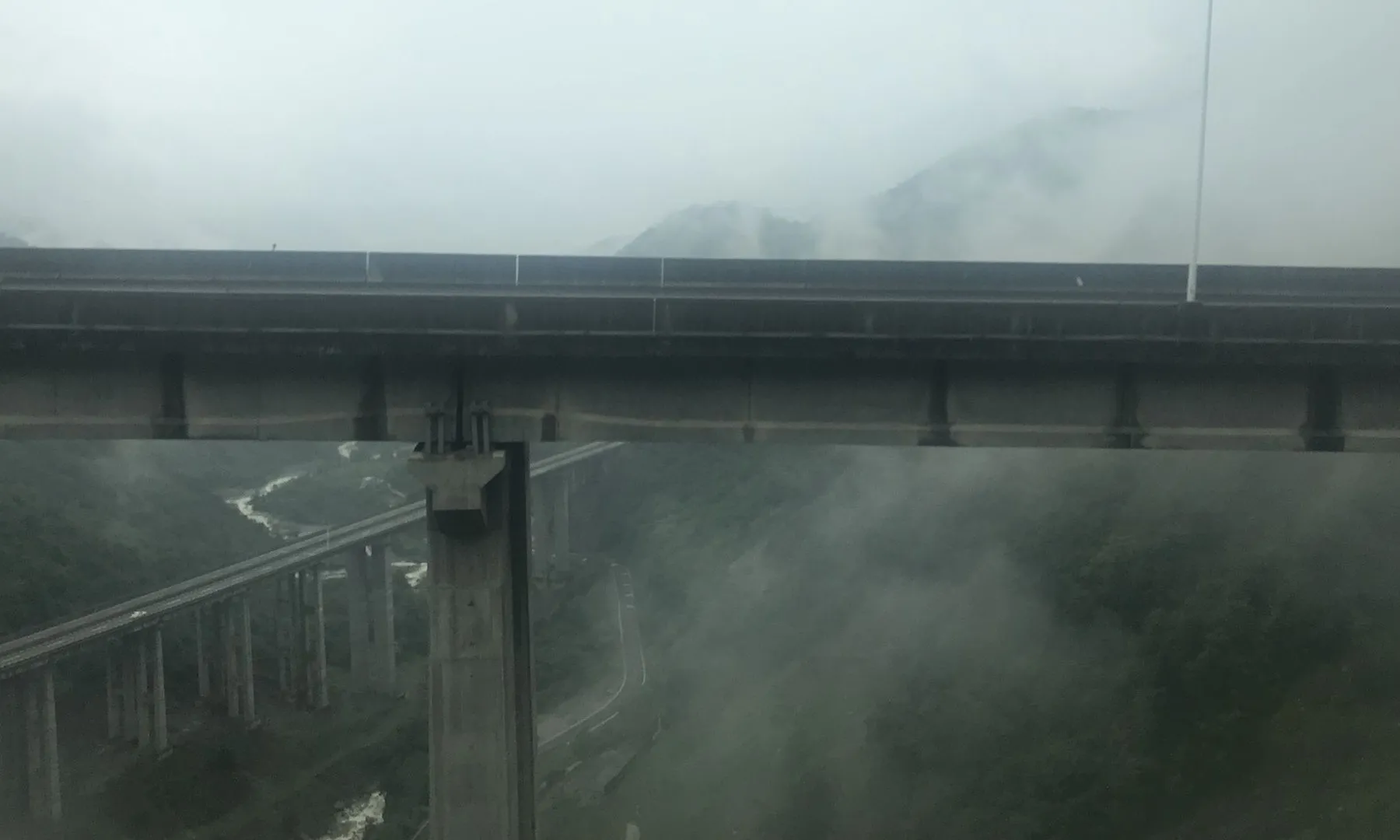 雅西高速-云端的高速公路