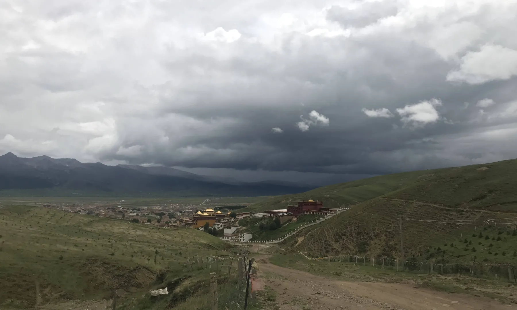 往理塘寺山后爬