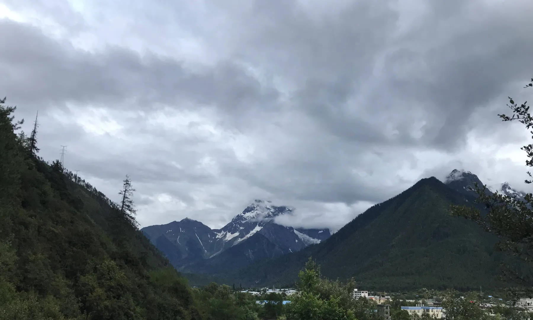 波密拍神山