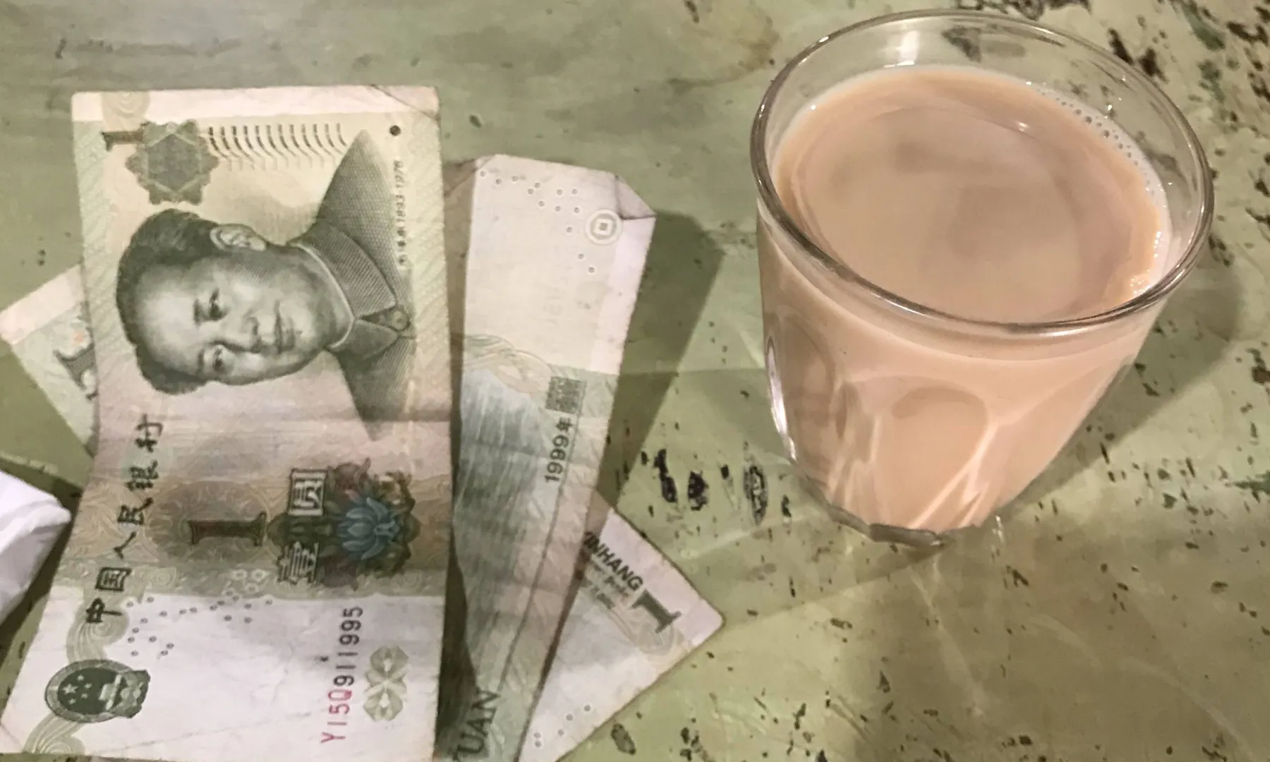 拉萨茶馆喝酥油茶