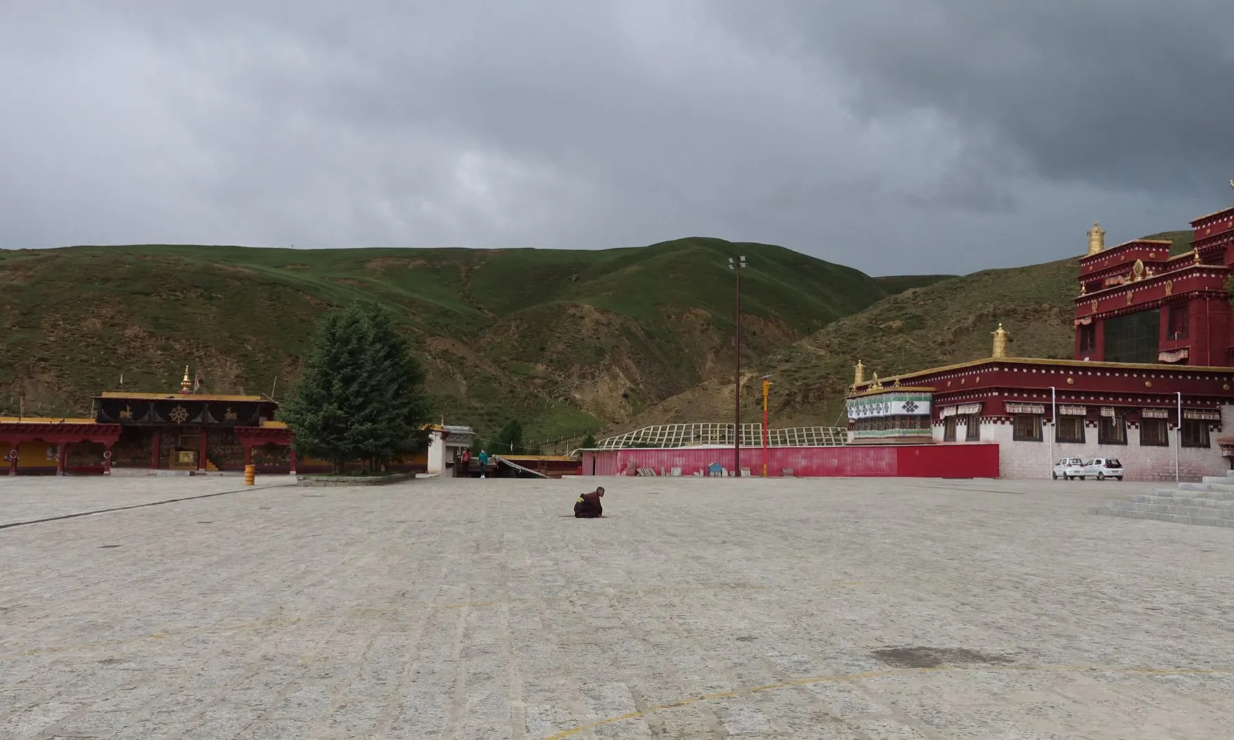 理塘寺那里拍到的虔诚的信徒