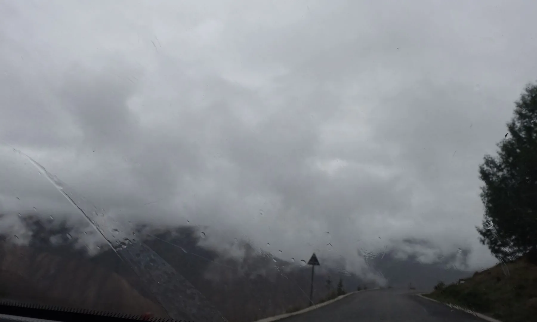 迎风下坡又遇到了下阵雨