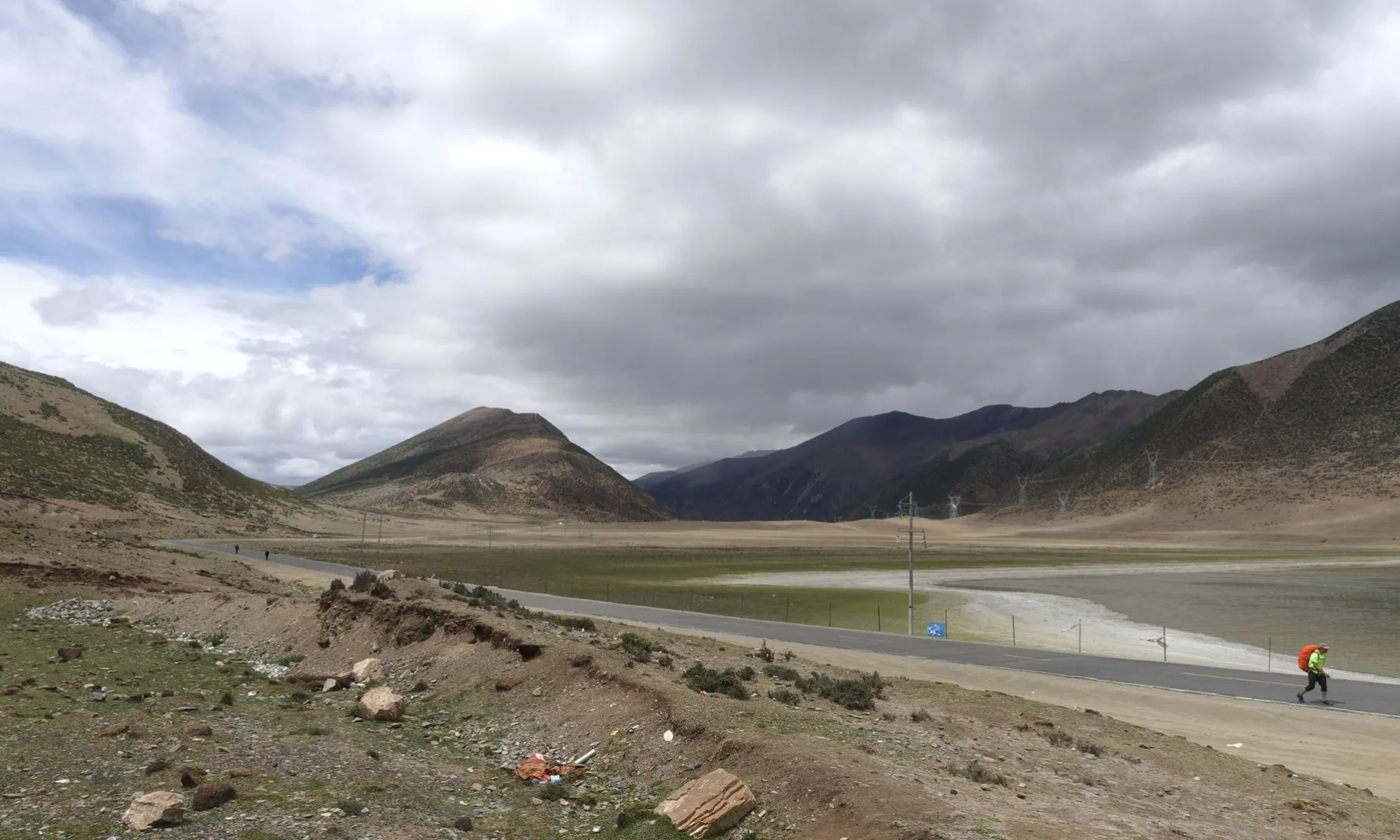 白衣措遇到的徒步者