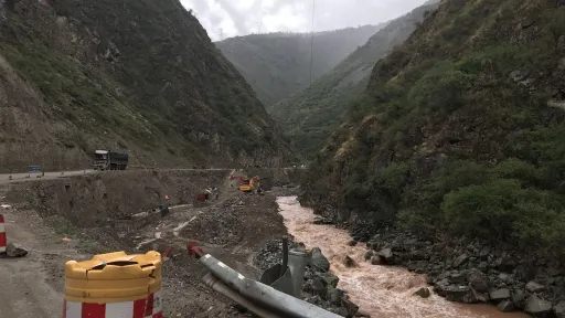 巴塘惊魂路左贡冷雨夜