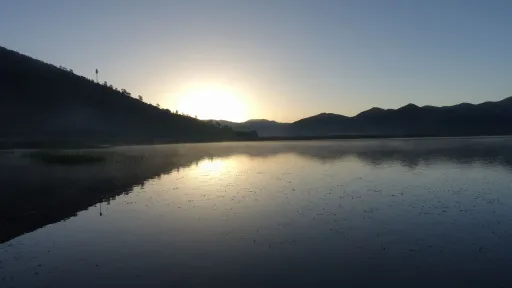 泸沽湖日出