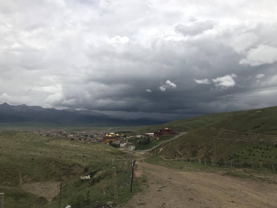 往理塘寺山后爬