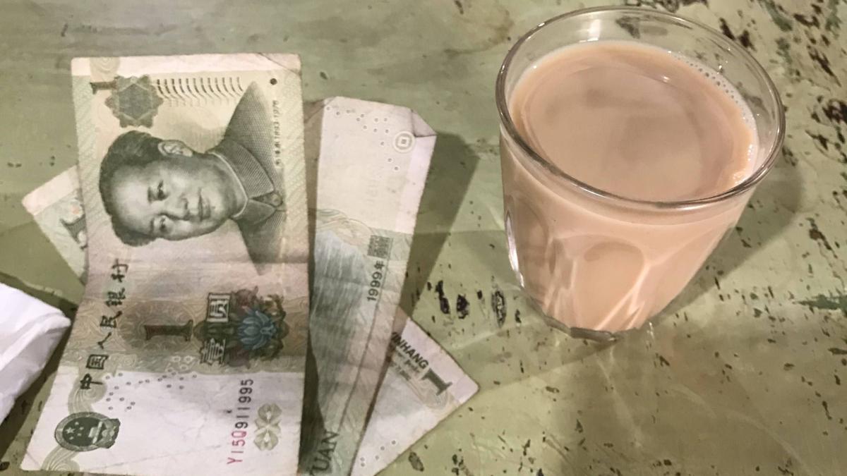 拉萨茶馆喝酥油茶