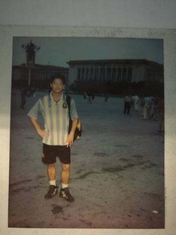 2002年暑假菊叔穷游在天安门的留影