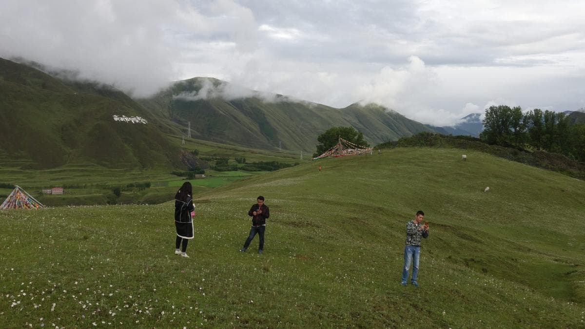 新都桥一起吃饭的三位旅友