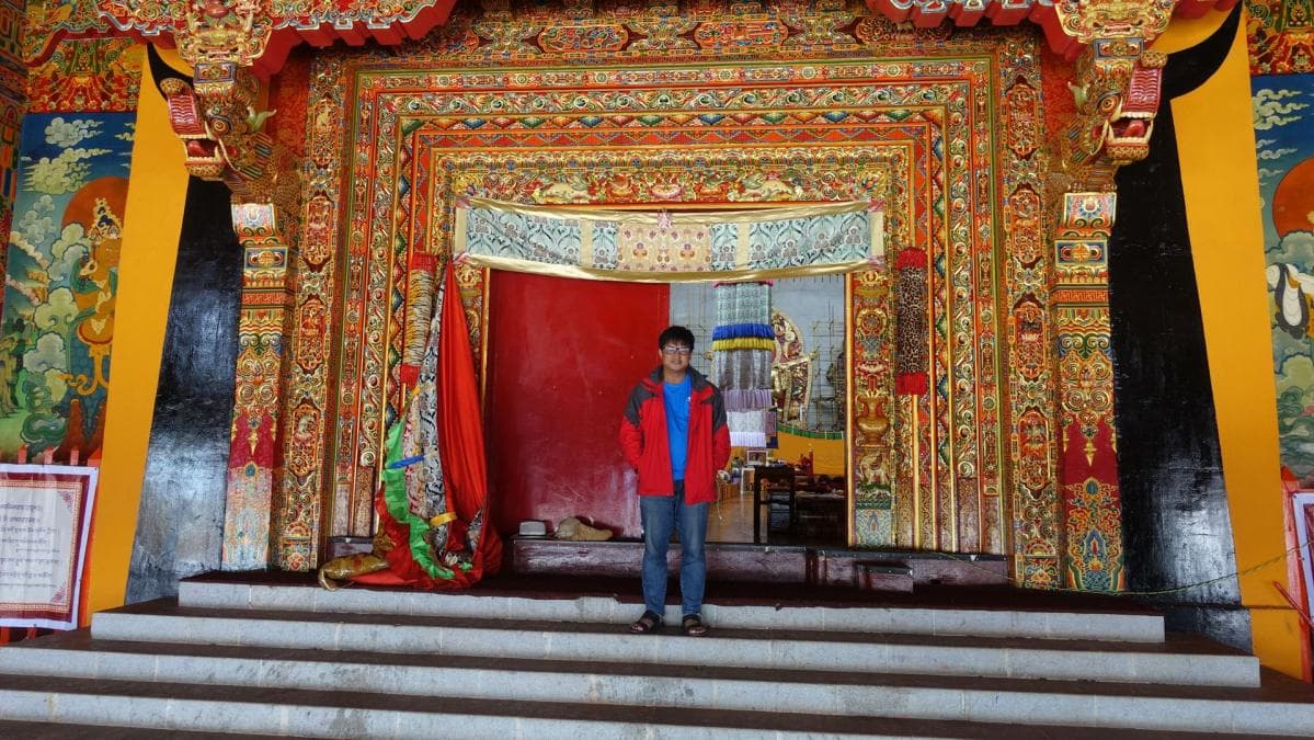 请小喇嘛给我拍的留影