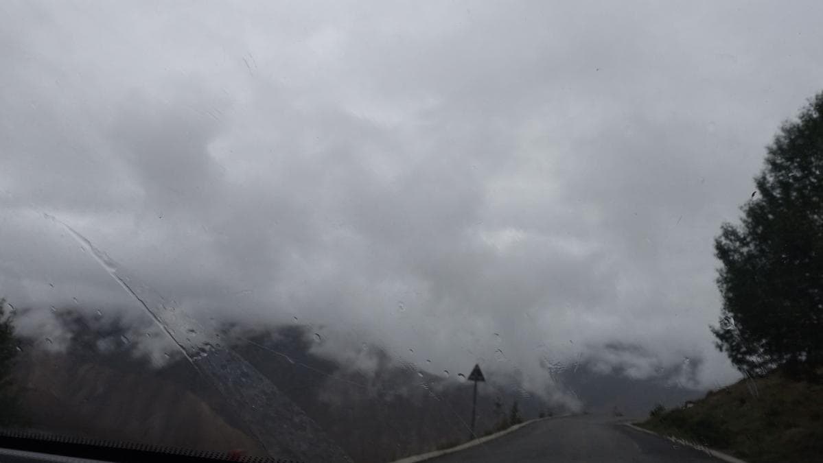 迎风下坡又遇到了下阵雨