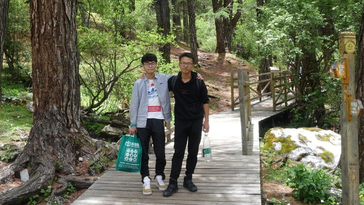 稻城亚丁同游的两位小伙子