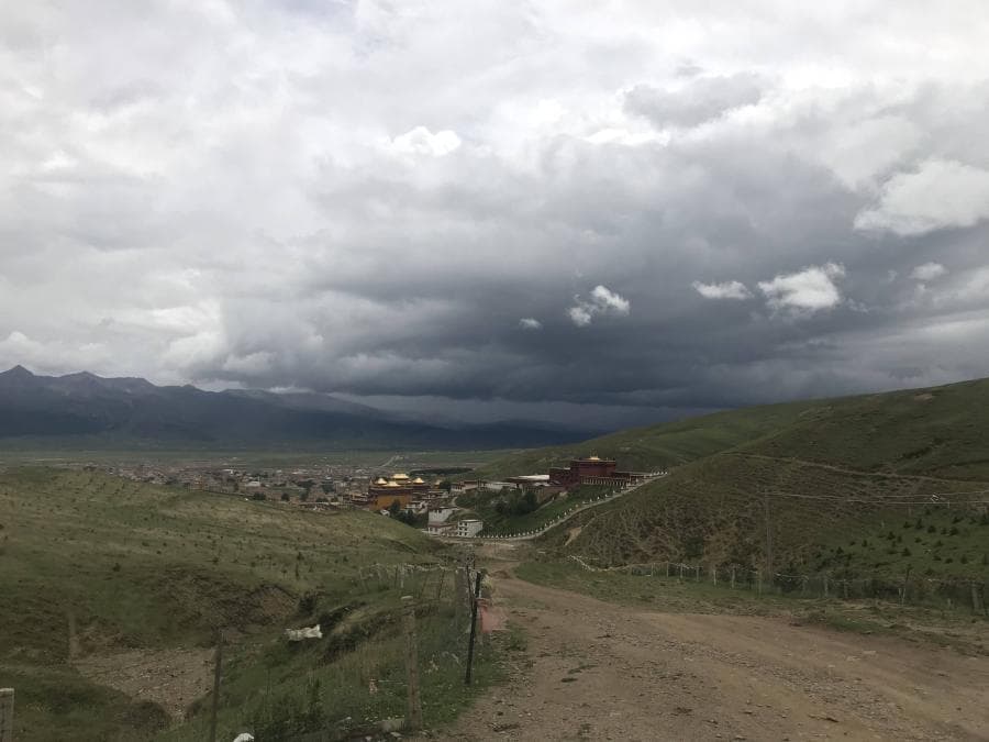 往理塘寺山后爬